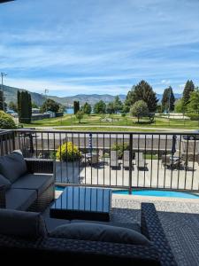 Downtown Retreat Walkable, LAKE & Mountain VIEWS