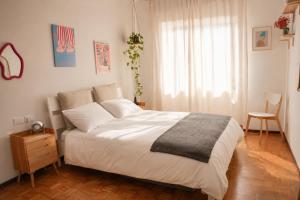 Green Balcony Apartment in Navigli