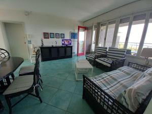Sea view with 3 bedrooms and 2 bathrooms