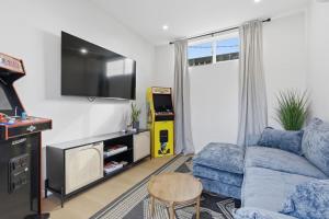 One Block to Beach 4BR Game Room and Parking