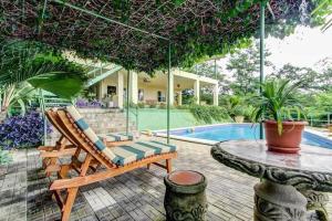 Green Acres Suite