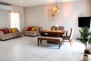 Suite de Lujo -Alberca Privada - 5 min USA - Emporio Diamante 1
