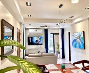2BR Modern Suite Own Kitchen, Near Beach, Subic bay Yacht