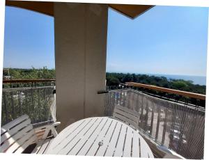 3-bedroom beachfront apartment in the Pineta area