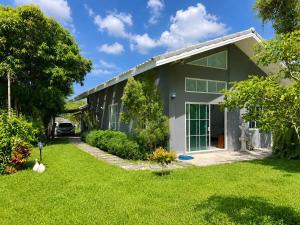 Garden House with backyard near Chachoengsao