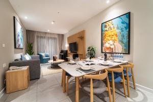 Luxury 3 bedrooms apartment at the Saigon center