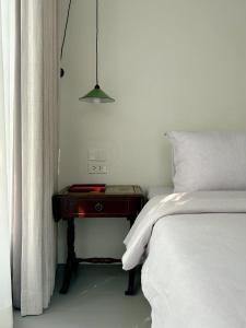 Garden Cottage with King Bed and Espresso