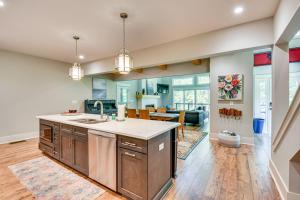 Waterfront Home on Lake Hartwell w Dock Access