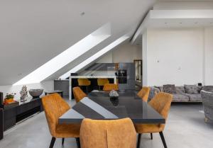 Exquisite Penthouse with Basilica Views