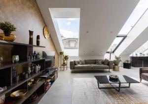 Exquisite Penthouse with Basilica Views