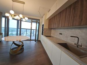 Euroveatower Brand New Apartment