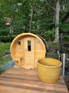 蓼科 北八ヶ岳 森の隠れ家ヴィラ---サウナ,屋根付BBQ house完備---標高1350M大自然のプライベート空間