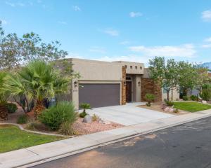 Spacious 4Bed 4Bath 3000 SF Open-Concept Retreat with a large central common space, making it a great option for traveling professionals, gatherings or life transitions near national and state parks and outdoor trails