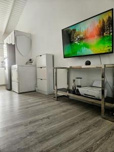 Private 1BR Apartment Near Airport