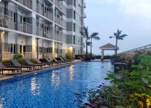 J Radiant Coast Condotel