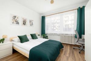 Spacious Apartment for 6 Persons Balcony and Workspace by Noclegi Renters