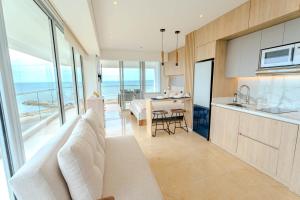 Moderno Apartasuit, vista al mar con dos balcones