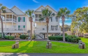 Steps to Beach! 4BR- 4BA En-Suite, Pool, Sleeps 14