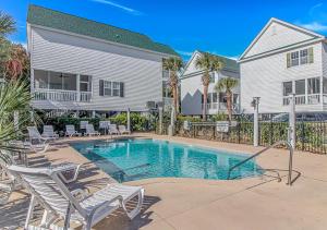 Steps to Beach! 4BR- 4BA En-Suite, Pool, Sleeps 14