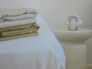 BENYA - Renovated Studio with Pool and Garden Terrace - AC, Lift, Free Street Parking