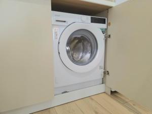 BENYA - Renovated Studio with Pool and Garden Terrace - AC, Lift, Free Street Parking