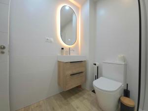 BENYA - Renovated Studio with Pool and Garden Terrace - AC, Lift, Free Street Parking