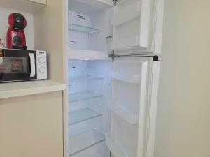 BENYA - Renovated Studio with Pool and Garden Terrace - AC, Lift, Free Street Parking