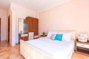 Radhima Res 2 - Double Room, Sea View