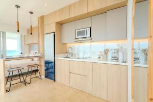 Moderno Apartasuit, vista al mar con dos balcones