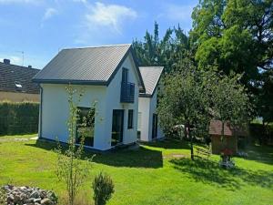 New, comfortable holiday home by the sea