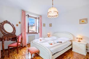 Lake Garda Home - 3BR with Balcony Views - Happy Rentals