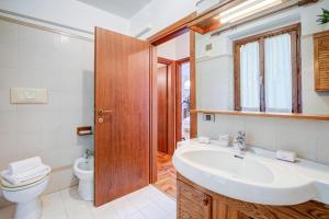 Lake Garda Home - 3BR with Balcony Views - Happy Rentals