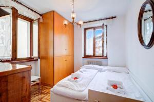 Lake Garda Home - 3BR with Balcony Views - Happy Rentals