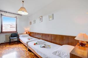 Lake Garda Home - 3BR with Balcony Views - Happy Rentals