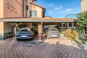 Bee Apartment: Luino Lakeside with Outdoor Dining - Happy Rentals
