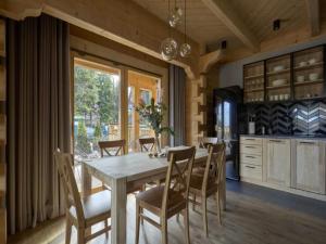 Comfortable holiday villa with mountain views