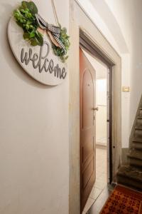 Apt in Storic Center with 10Min Walk to Duomo & Uffizi with 3BDR