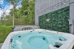Poconos Chalet, Game Room, Hot Tub & Firepit