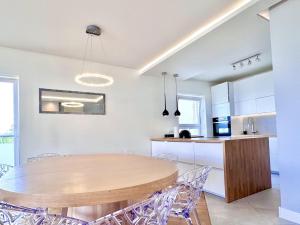 115 m2 near the center and the airport - view of the lake!