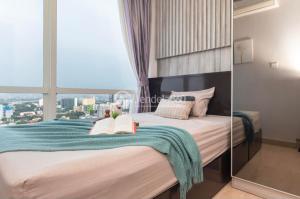 Menteng park emerald 2 bedroom strategic location woth balcony spacious