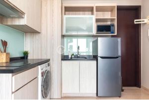 Menteng park emerald 2 bedroom strategic location woth balcony spacious