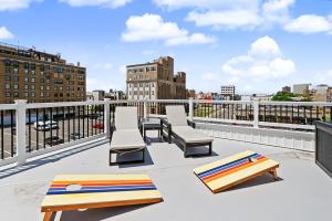 Coastal Loop Retreat Rooftop Deck & Garage