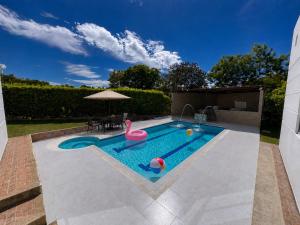 Cabaña con piscina privada Girardot