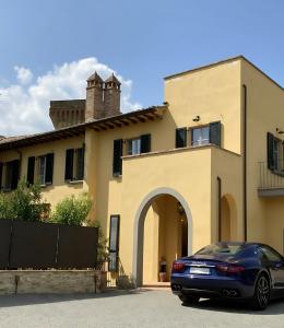 Villa Panoramica, pool, gardens & parking in Historic Town