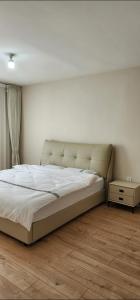 "Private Room in New Luxury " Apartment