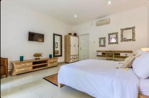 Villa Pucuk Harum 3BDR Seminyak, Petitenget