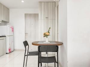 Simply Look Apartment Studio at Azalea Suites By Travelio