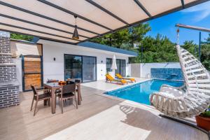 Villa eyfel luxury holiday with private pool