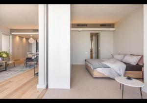 Stay Easy Waterfront Apartment