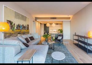 Stay Easy Waterfront Apartment